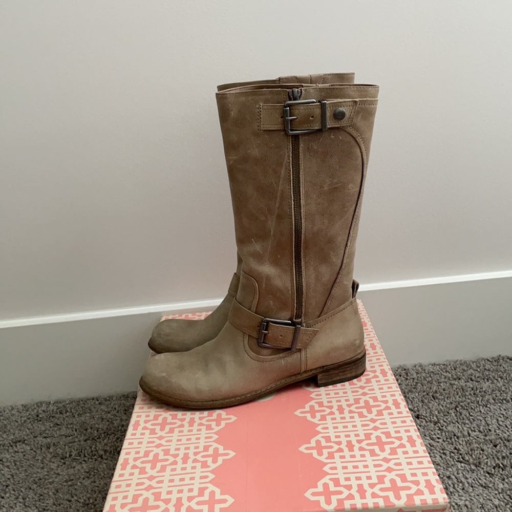 Gianni Bini size 7.5 ride on Boots.